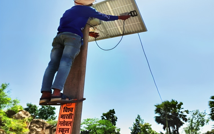 Installing Solar Street Light